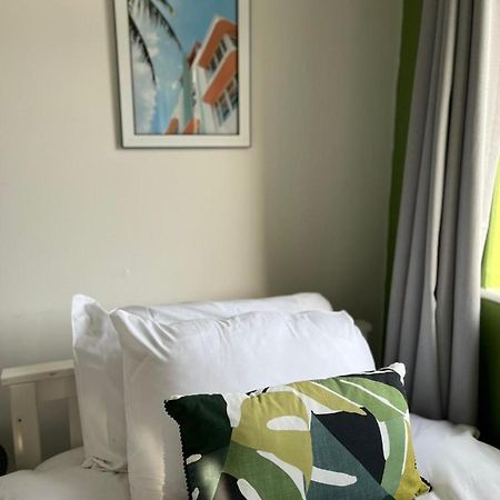 2 Bed Central Cardiff Apartment - Sleeps Five! Eksteriør bilde
